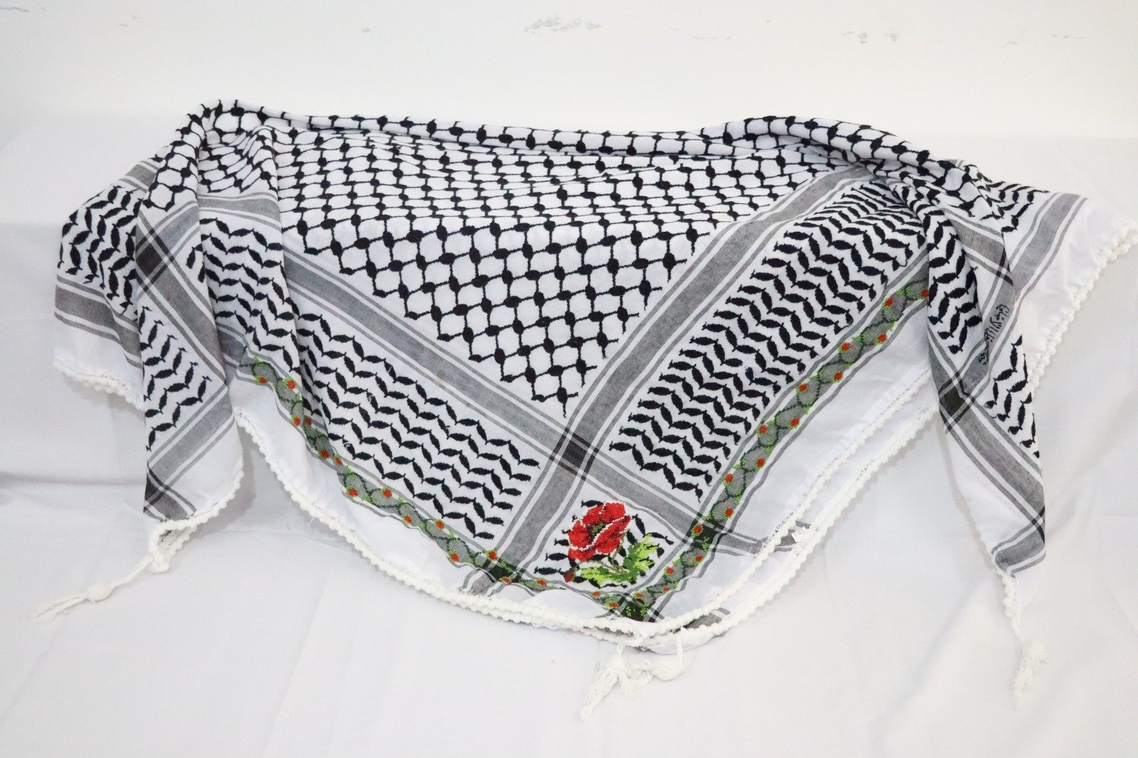 جلد شمواة وتطريز يدوي الصورة 3