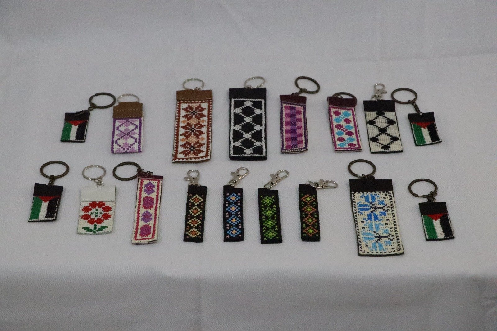 جلد طبيعي + جينز الصورة 2